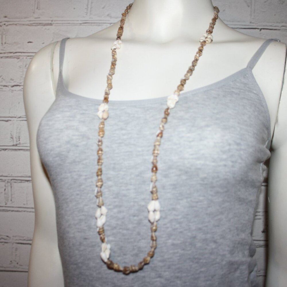 Beautiful vintage tan and cream natural shell necklace 38"